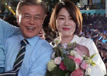 문다혜 “나는 아버지에게 칼 겨누기 위해 더럽혀져야 할 말일 뿐”