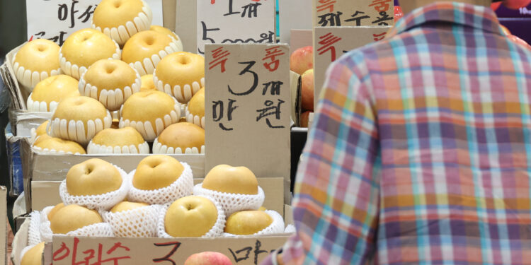 8월 물가 상승률 2.0%… 3년 5개월 만에 최저