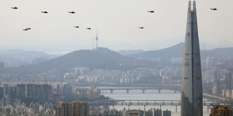국군의날, 34년 만에 임시공휴일로… “軍 사기·소비 진작 기대”