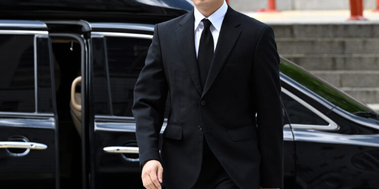 마약 혐의 유아인 1심 징역 1년·법정구속