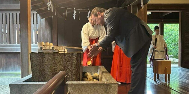 주일 우크라 대사, 야스쿠니 신사 참배… “조국 위해 희생한 분들 추모” 게시물 삭제