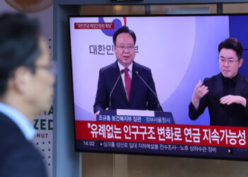 저소득 노인부터 기초연금 40만원… 퇴직연금 단계적 의무화도