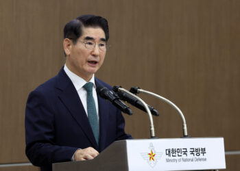 김용현 “초급간부 봉급 인상률 공무원의 2배로 높여야”