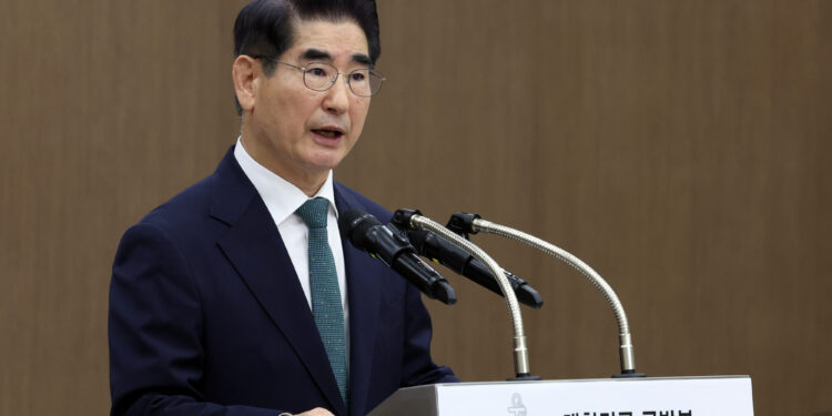 김용현 “초급간부 봉급 인상률 공무원의 2배로 높여야”