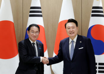 윤석열 “양측 전향적인 자세로 노력” 기시다 “미래를 향해 한국과 협력”