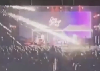 “무대 폭죽이 관객석으로” 아수라장 된 현장…얼굴 화상에 옷 타기도