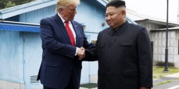 트럼프 “김정은, 나 무서워해…지금 북한 좀 봐라” [美대선 토론]