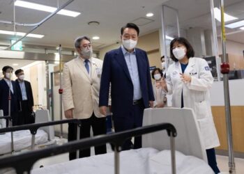 대통령실 “의사 이직 등 인력난…군의관·공보의 요청 많아”