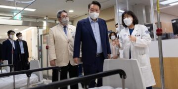 대통령실 “의사 이직 등 인력난…군의관·공보의 요청 많아”