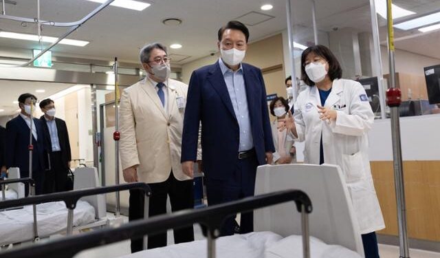 대통령실 “의사 이직 등 인력난…군의관·공보의 요청 많아”