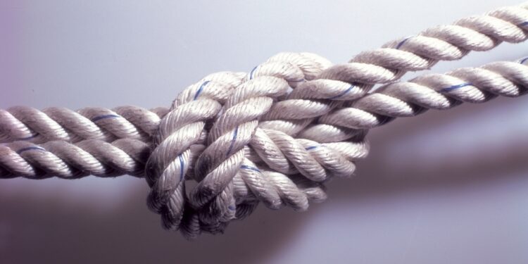 父 살해하러 7층서 밧줄 타고 내려간 아들…“그만큼 절박했다” 황당 항변