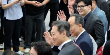 한동훈은 경부선, 이재명은 호남선…‘텃밭 귀성객’에 추석 인사