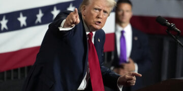 트럼프 암살 시도 용의자, 골프장서 12시간 기다려…경호실패 논란