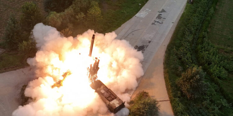 北, 단거리탄도미사일 도발…고농축우라늄 시설 공개 닷새만
