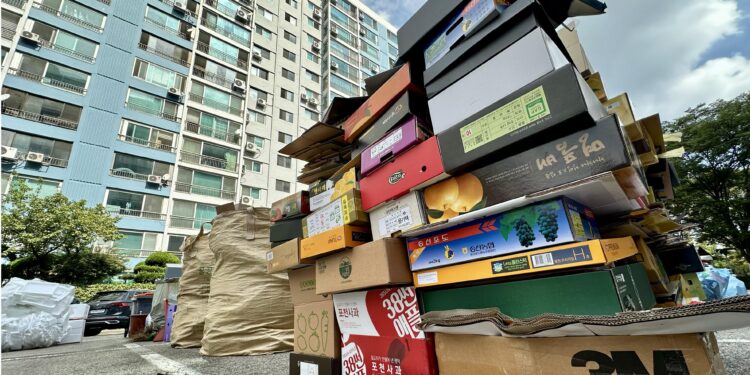 올 추석도 쓰레기 산… 환경부는 과대 포장 ‘단속 유예’ 역주행