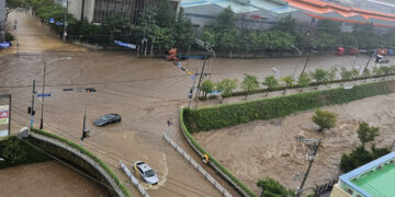 한덕수 “홍수 우려 지역에 공무원 상시 배치… 행정력 총동원하라”