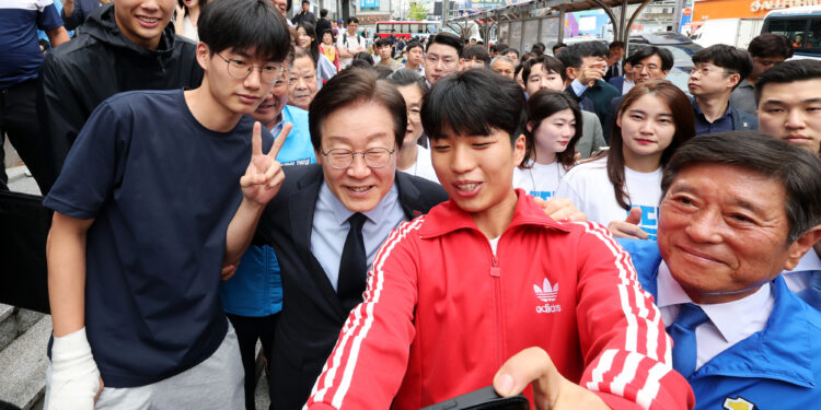 “텃밭서 이재명 밀어야지” “조국이 바람 일으켰제”… 영광의 혈투