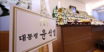 정진석, 장기표 빈소 찾아 尹 애도 전해…김건희 여사는 생전 문병
