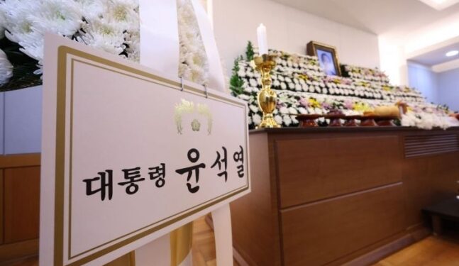 정진석, 장기표 빈소 찾아 尹 애도 전해…김건희 여사는 생전 문병