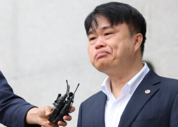 “임현택 의협 회장 불신임 77%↑” 의협 설문… 탄핵안 발의 겨우 피해