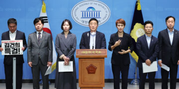 국회서 열린 ‘탄핵의 밤’ 후폭풍…“반헌법적” “법 따른 정당한 행사”