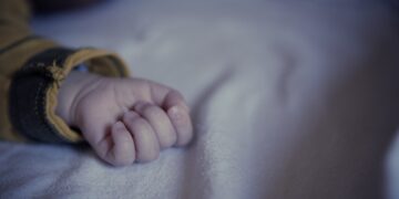 “출생신고도 없이 사망”…‘뼈 앙상’ 18개월 영아 방치 20대 친모 구속