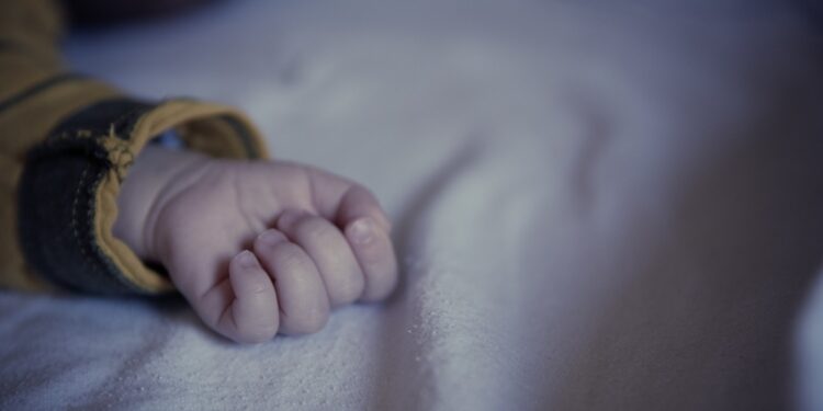 “출생신고도 없이 사망”…‘뼈 앙상’ 18개월 영아 방치 20대 친모 구속