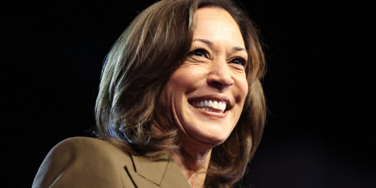 NYT “해리스, 유일한 애국적 선택”… 공식 지지 선언