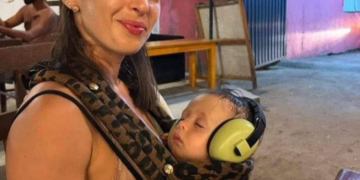 9개월 아들, 온몸으로 품어 살렸다…테러 공격에 엄마는 숨져