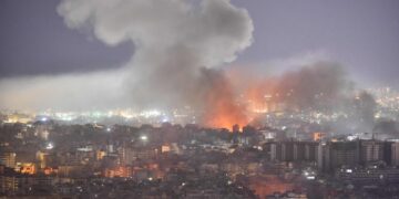 이스라엘, 헤즈볼라 정조준… 한밤 베이루트 공습