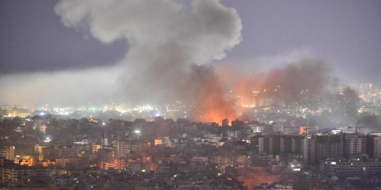 이스라엘, 헤즈볼라 정조준… 한밤 베이루트 공습