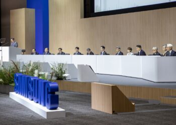 6만원도 아슬아슬…삼성 반도체 고위 임원들 잇따라 자사주 매입