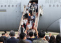레바논 체류 국민 등 97명 軍수송기로 귀환…서울공항 도착 [포토]