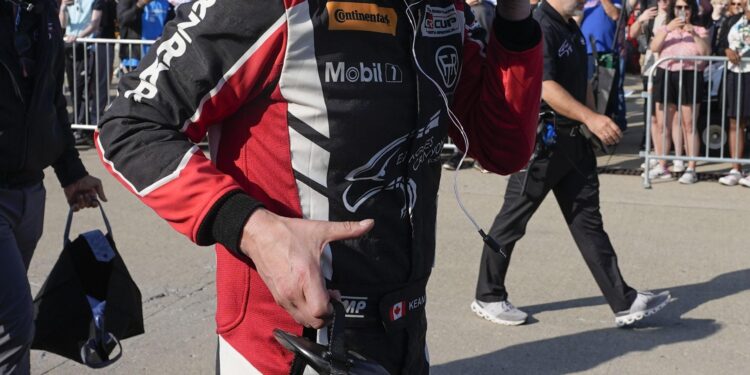 환갑 키아누 리브스가 해냈다…美레이싱대회 예선 통과 질주