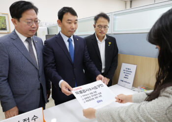 野, 김 여사 겨냥 ‘상설특검’ 속도… 당정 “野 직속 검찰 만들기 꼼수”