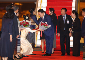 尹, 라오스서 이시바 일본 총리와 첫 정상회담