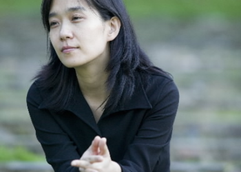 “번역 없이 노벨문학상 수상작 읽다니 감격”…박수와 찬사 보낸 시민들