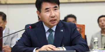 “여대생들 노래방 불러 男 옆자리에…” 국립대 총장 15년전 비위 파문