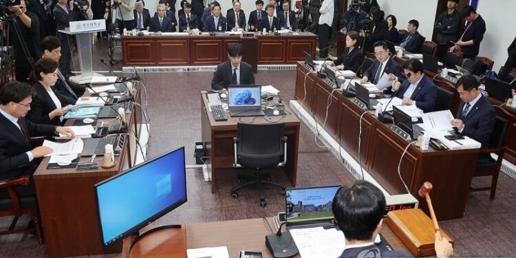 국감서 조국 대표 일가 웅동학원 사회 환원·이사장 사퇴 ‘도마’