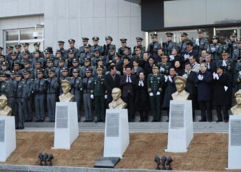 “‘이전 논란’ 홍범도 흉상, 육사 내 존치하지만 위치는 옮길 듯”