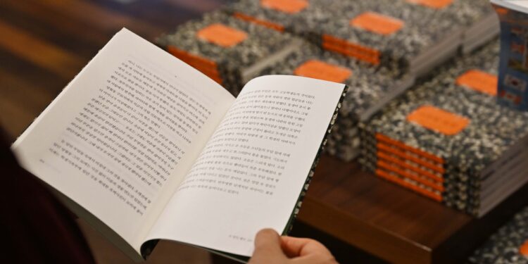 “한강 작품 읽자더니 스토킹·포교”… 독서 모임 속 ‘범죄 주의보’