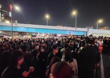 한밤 성수동 프라다 행사… 거대 인파로 결국 조기 마감