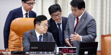 ‘김건희 상설특검 여당 배제’ 운영위 전체회의 통과…여당 “날치기 강행”