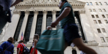 [재테크+] AI 열풍에 ‘돈벼락’ 맞은 세 사람…올해만 394조 불었다