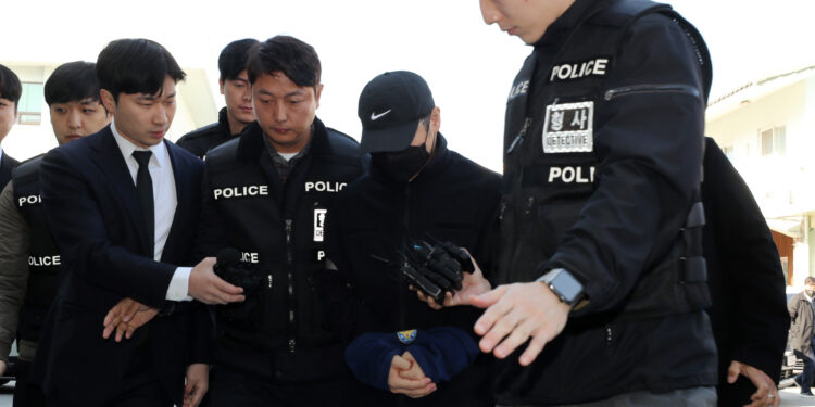 완전범죄 노린 엘리트 장교, 물 위로 오른 ‘사람 다리’에 덜미…구속영장 발부