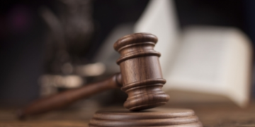 ‘경찰 폭행’ 빙그레 3세 김동환 사장, 1심서 벌금 500만원