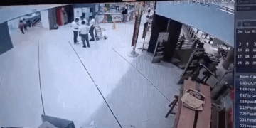 쇼핑하는데 날벼락…2층서 갑자기 추락한 자동차, 무슨 일(영상)