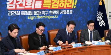 [단독] 특검 시위 방어 나선 민주…14일 ‘수사기관 압박 법안’ 당론 발의