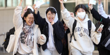 ‘N수생’ 16만명 21년 만에 최다…“14일 수능, 9월보다 어려울 듯”