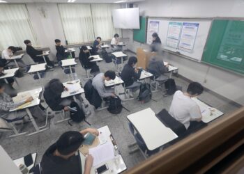 전북 정읍 고사장서 10분 빨리 울린 종료 안내 방송…학교 측 “보상으로 1분 더 줬다”